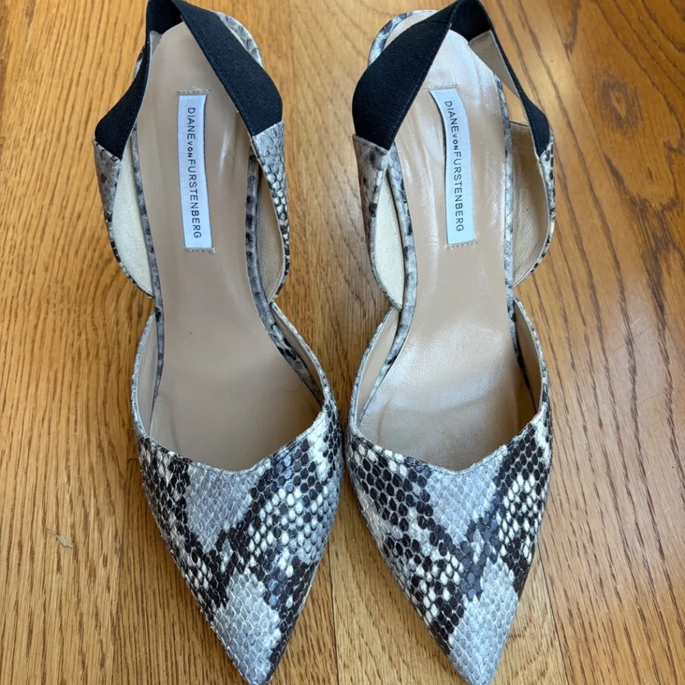 Diane Von Furstenberg Blaire Heels python print gray 8M